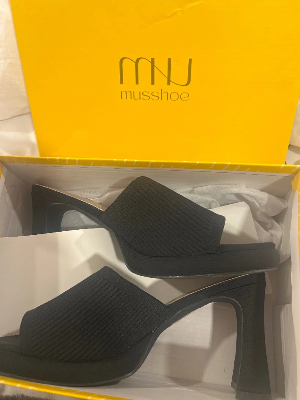 LIKE NEW MUSSHOE HIGH PLATFORM SANDAL KNIT